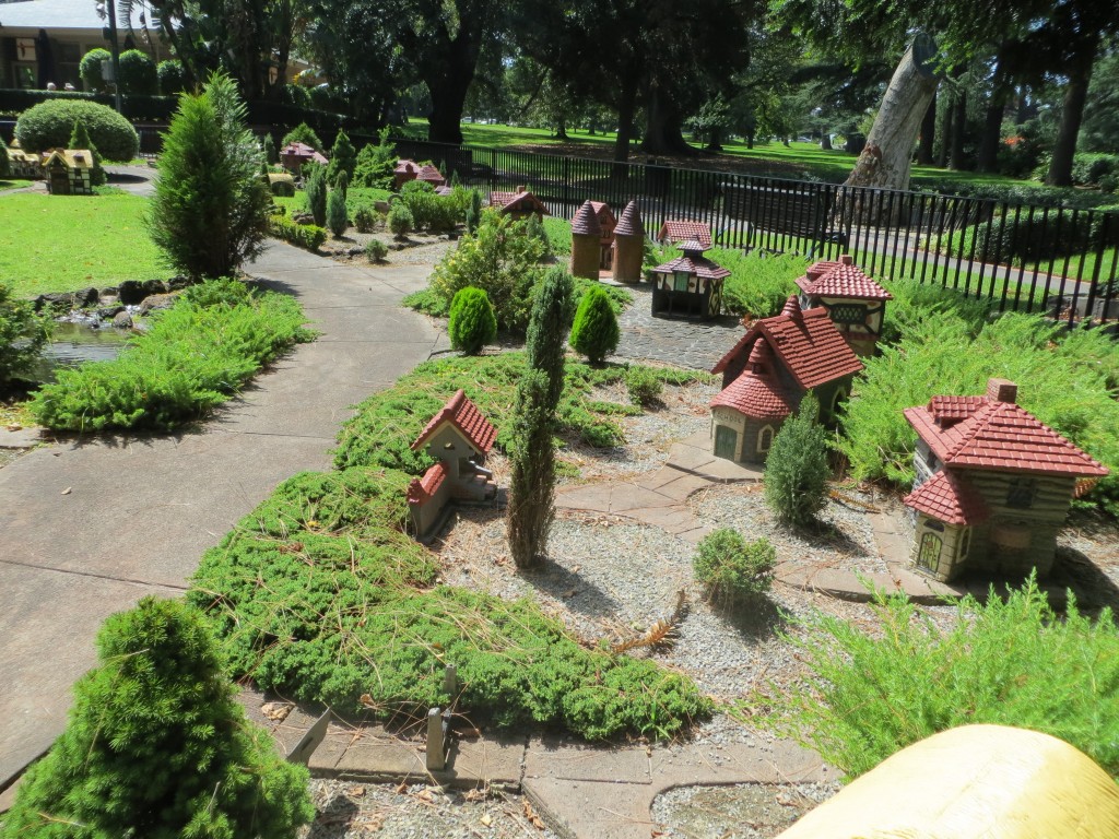 Fitzroy Gardens Melbourne, Australia – Victoria – photo 6
