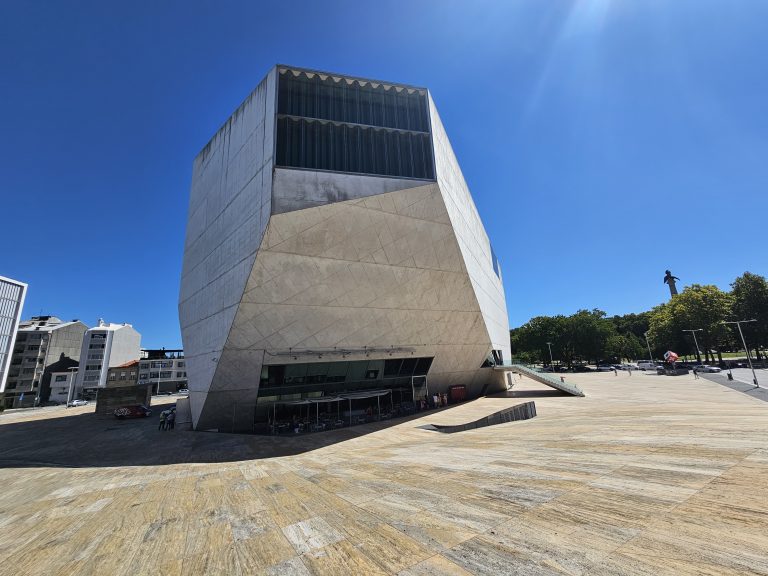 Hop on Hop off bus tour, Porto, Portugal – Rio Tinto – photo 2