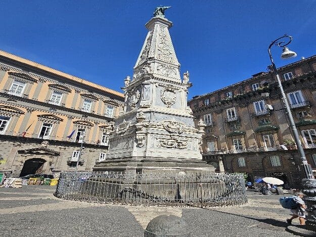 Old Town, Naples, Italy — photo 9